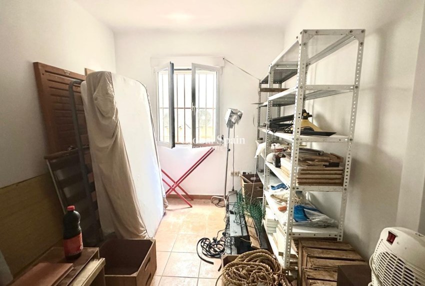 Wederverkoop - APPARTEMENT -
TORREVIEJA - Torrevieja