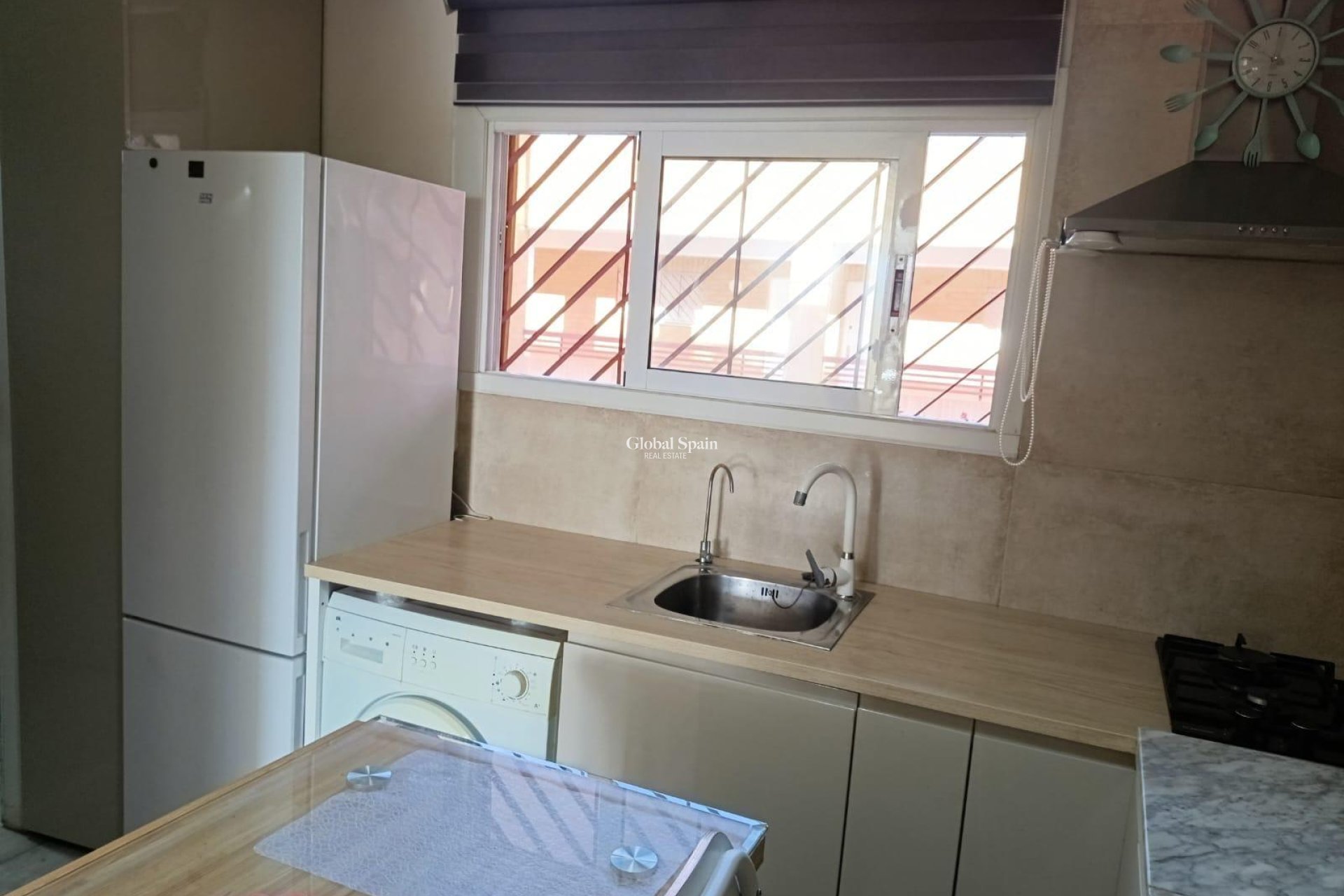 Wederverkoop - APPARTEMENT -
TORREVIEJA - Torrevieja