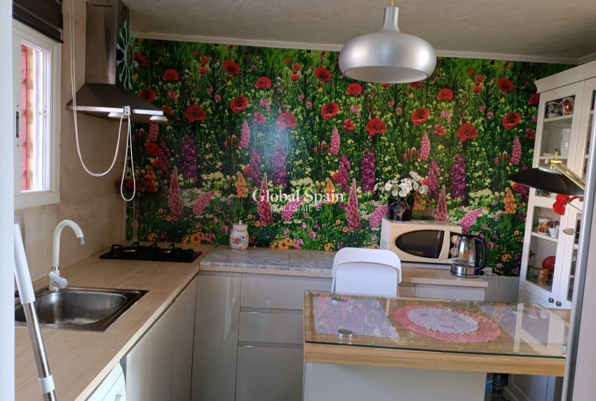 Wederverkoop - APPARTEMENT -
TORREVIEJA - Torrevieja