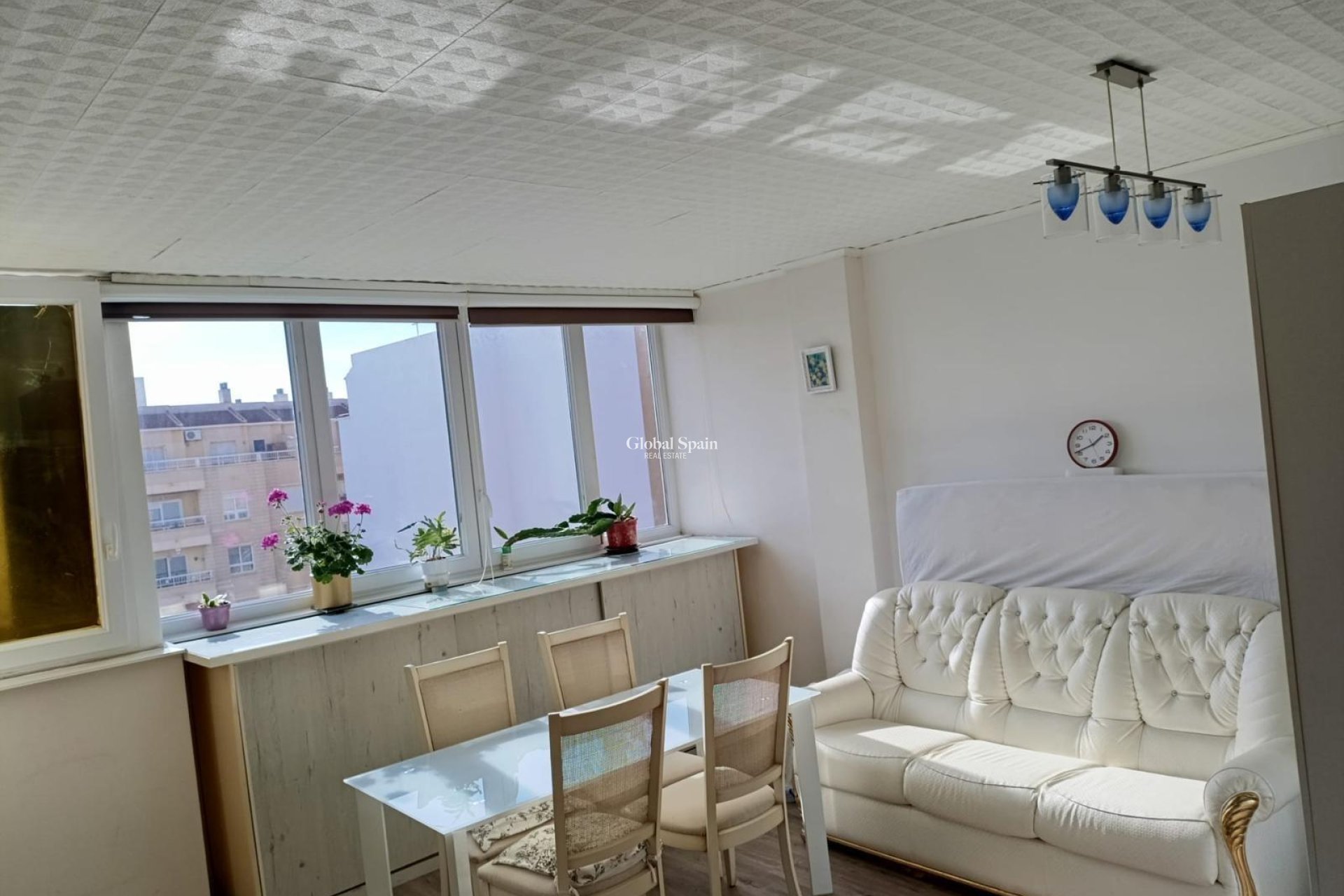 Wederverkoop - APPARTEMENT -
TORREVIEJA - Torrevieja