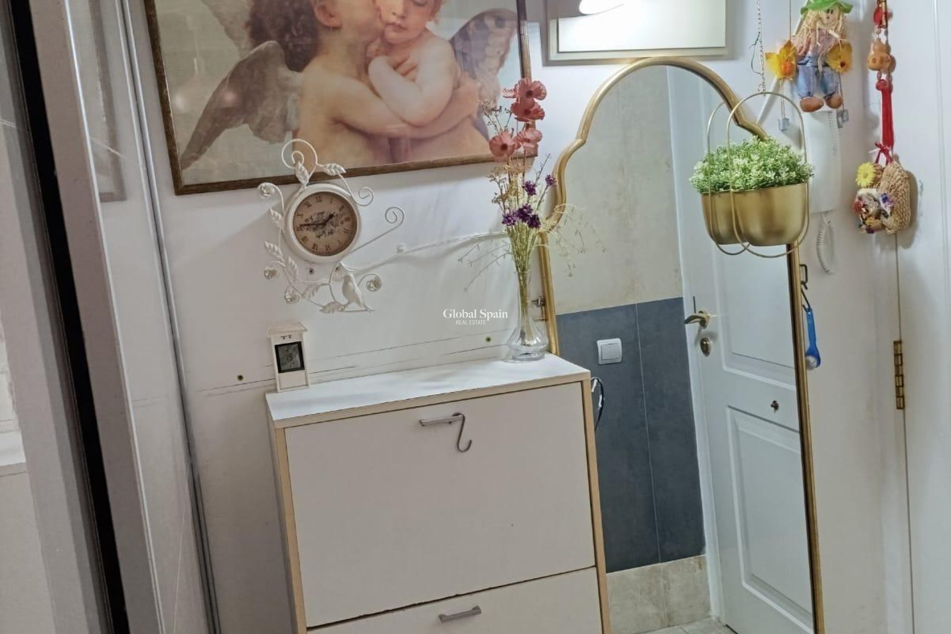 Wederverkoop - APPARTEMENT -
TORREVIEJA - Torrevieja