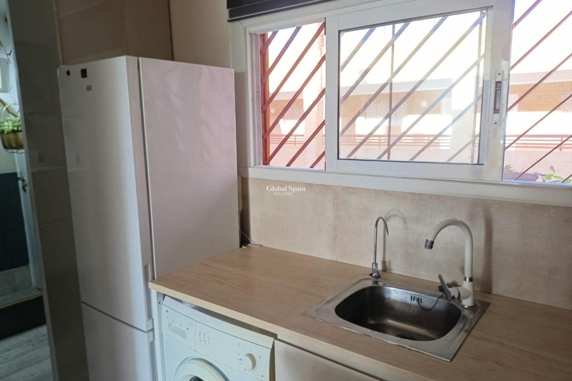 Wederverkoop - APPARTEMENT -
TORREVIEJA - Torrevieja