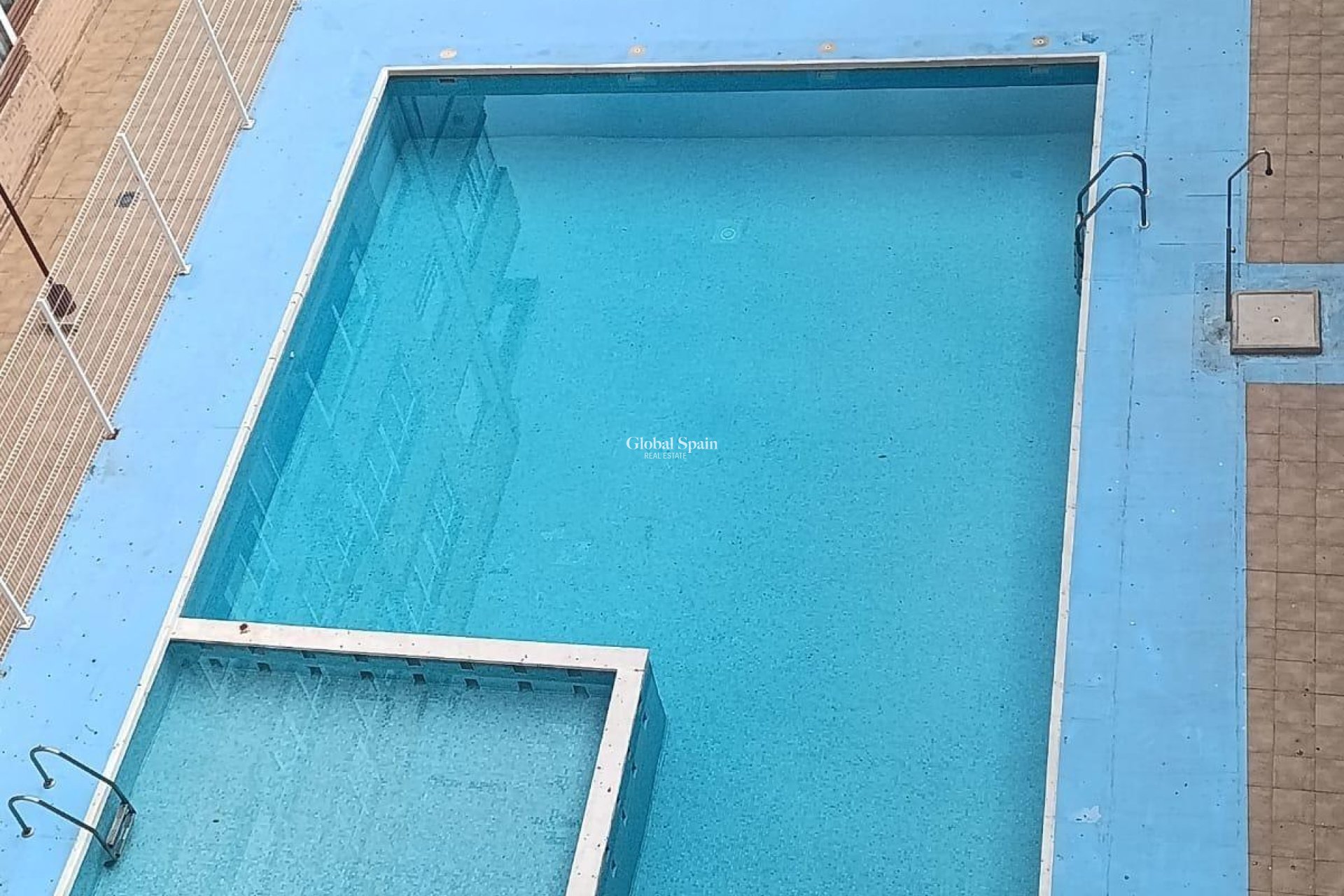 Wederverkoop - APPARTEMENT -
TORREVIEJA - Torrevieja