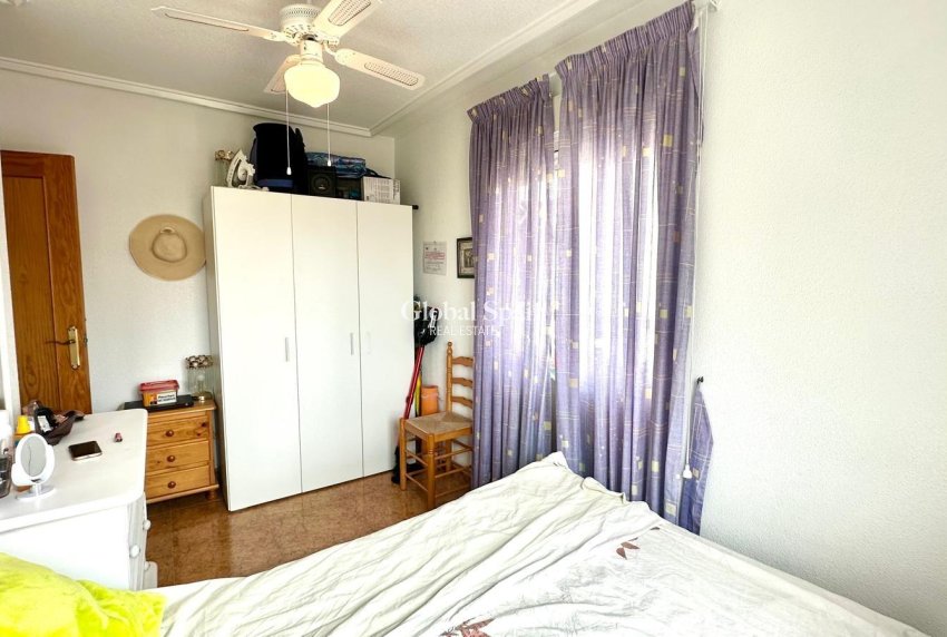 Wederverkoop - APPARTEMENT -
TORREVIEJA - Torrevieja