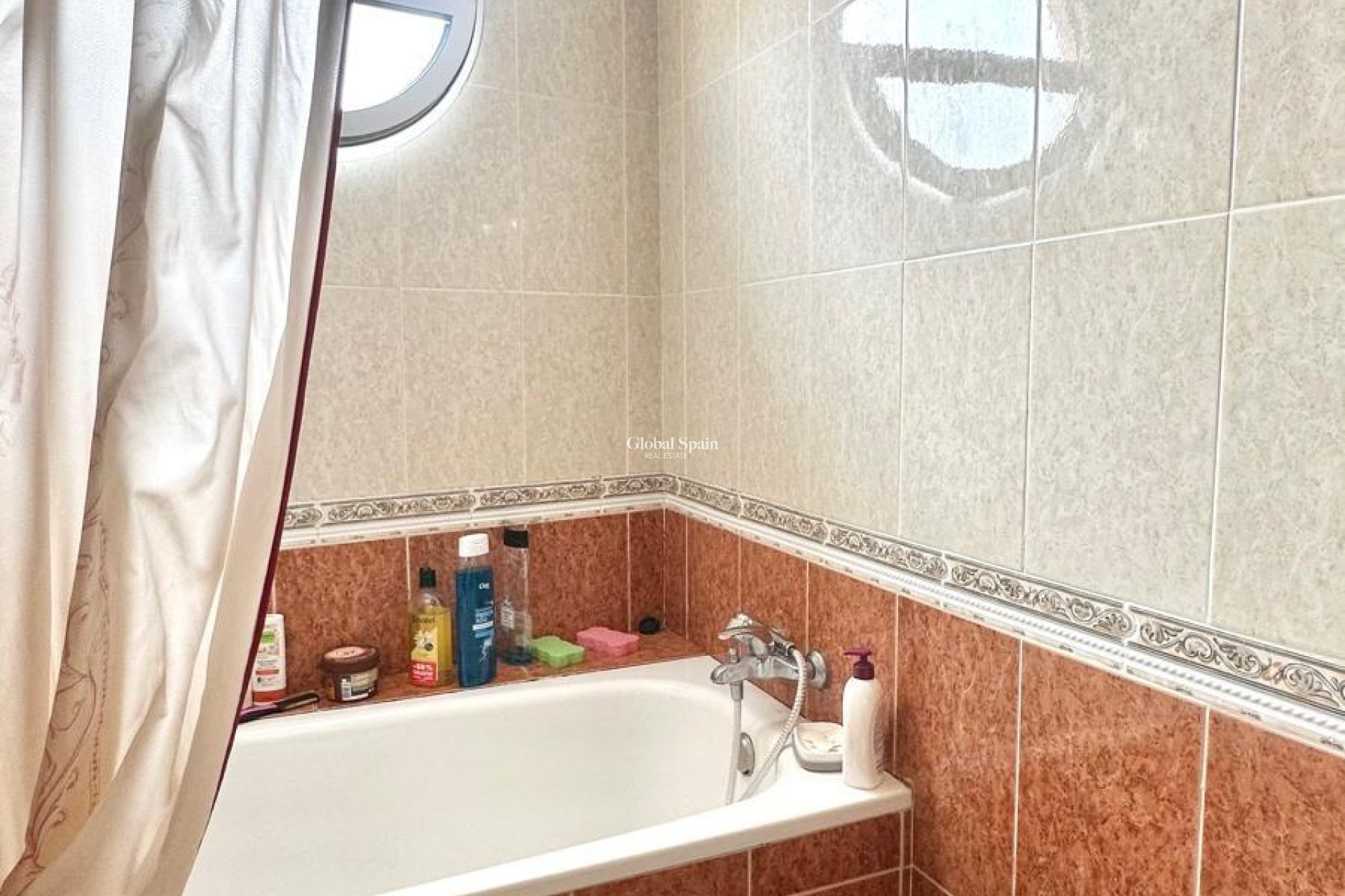 Wederverkoop - APPARTEMENT -
TORREVIEJA - Torrevieja