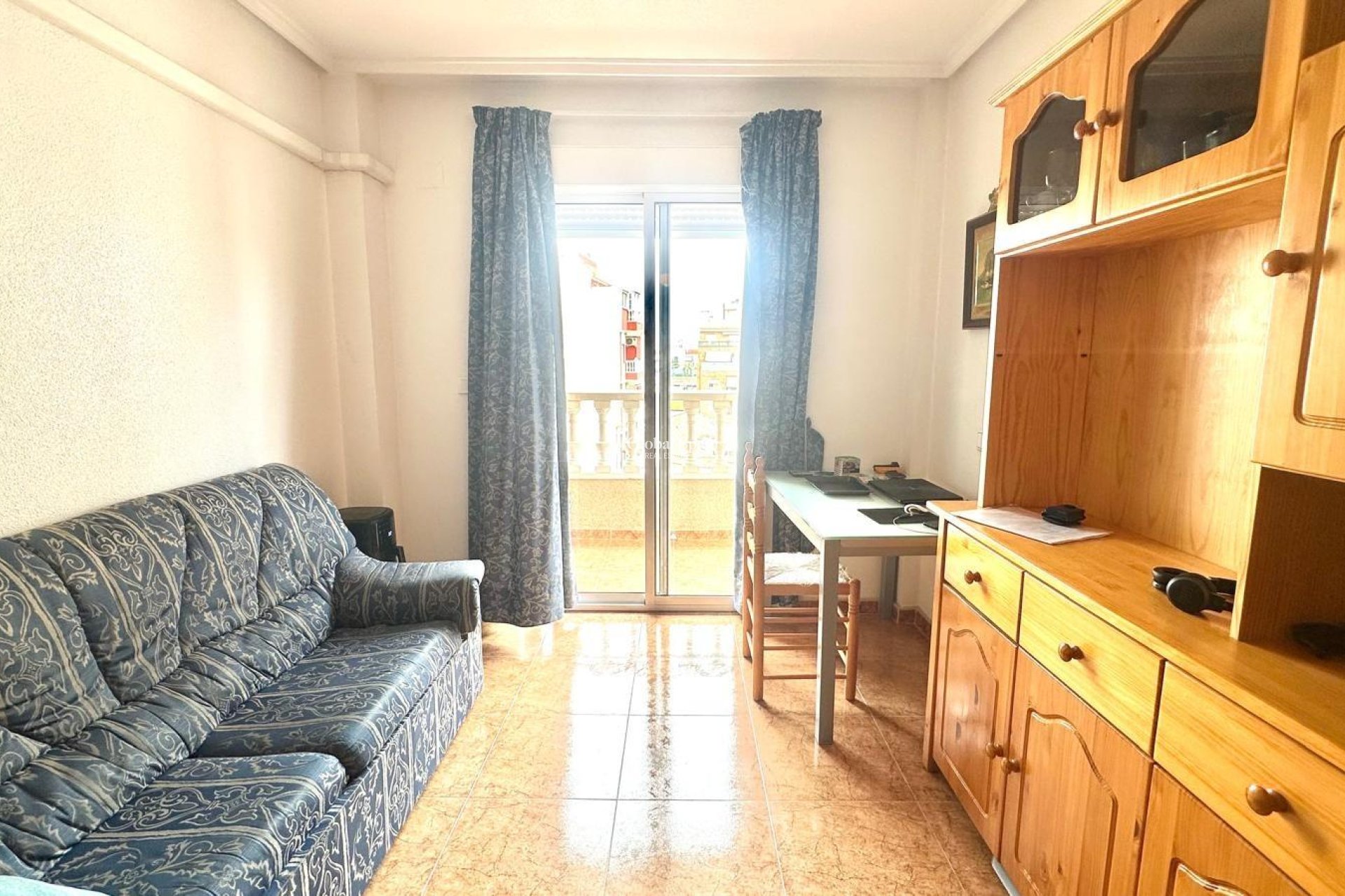 Wederverkoop - APPARTEMENT -
TORREVIEJA - Torrevieja