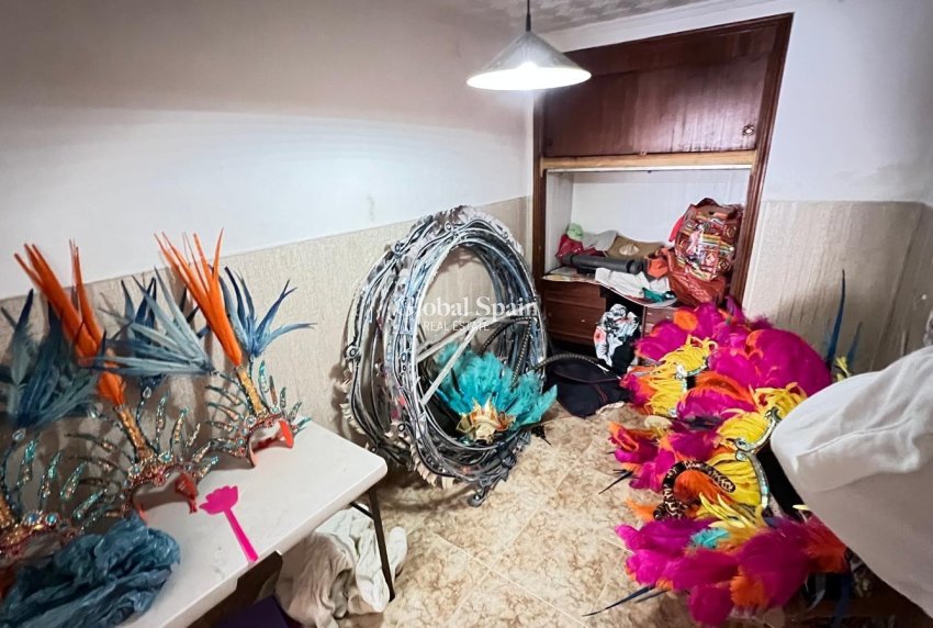 Wederverkoop - APPARTEMENT -
TORREVIEJA - Torrevieja