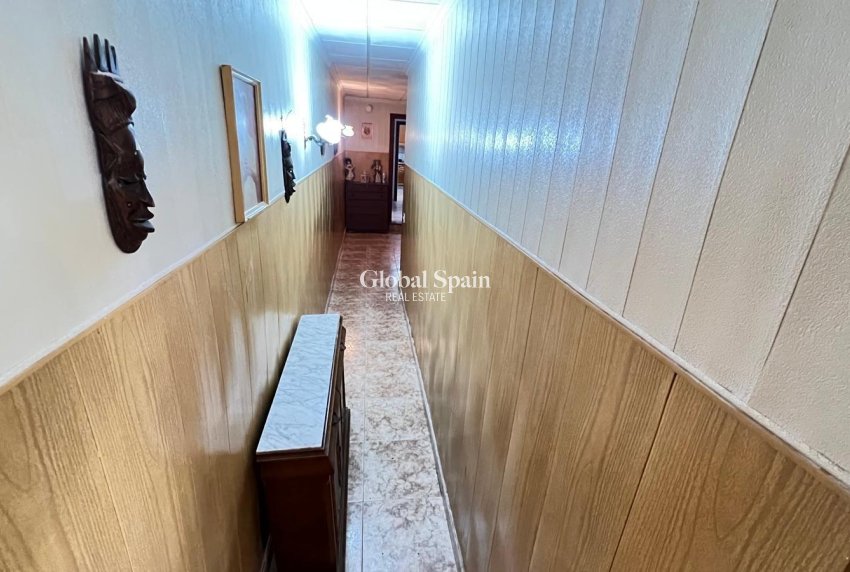 Wederverkoop - APPARTEMENT -
TORREVIEJA - Torrevieja