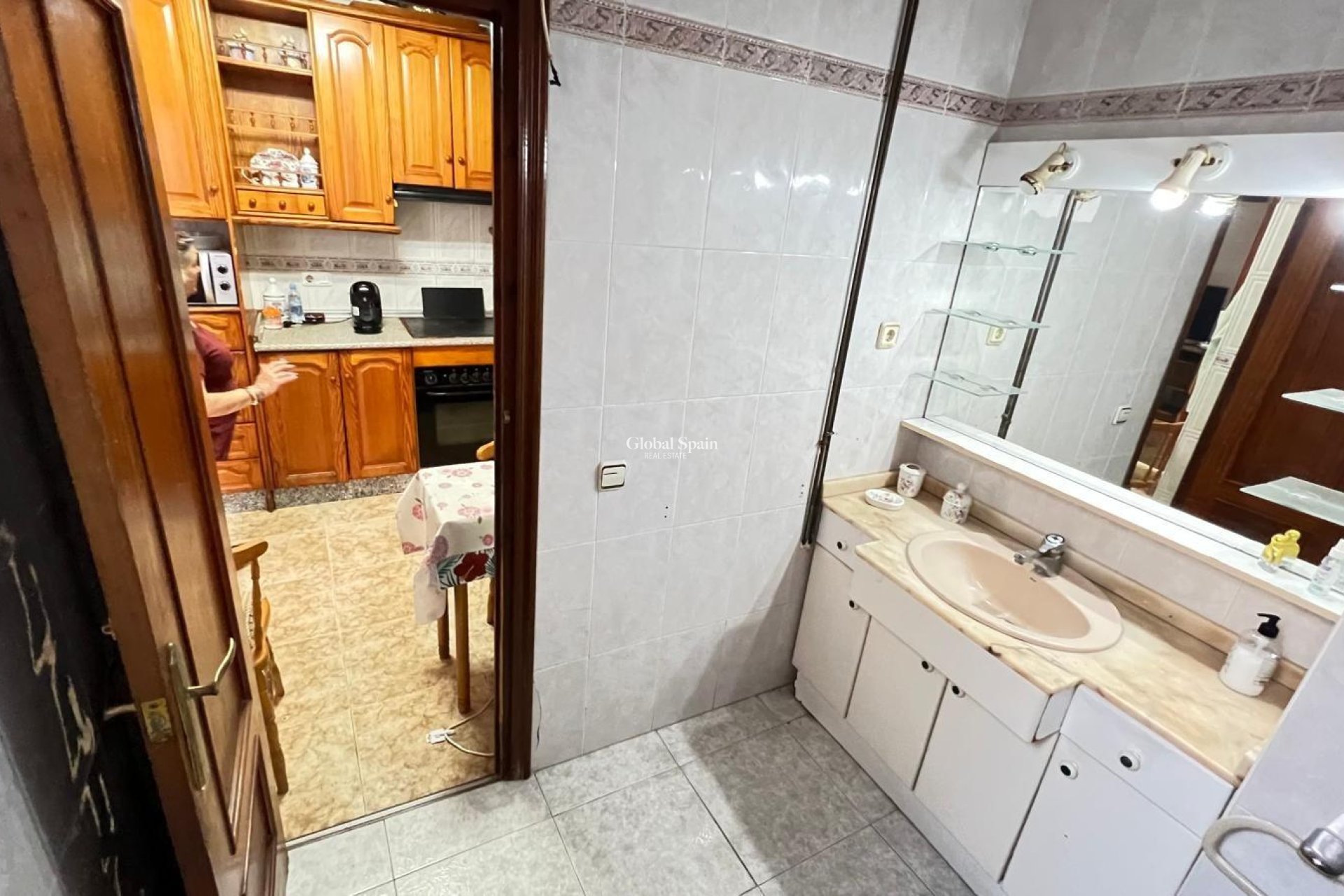 Wederverkoop - APPARTEMENT -
TORREVIEJA - Torrevieja