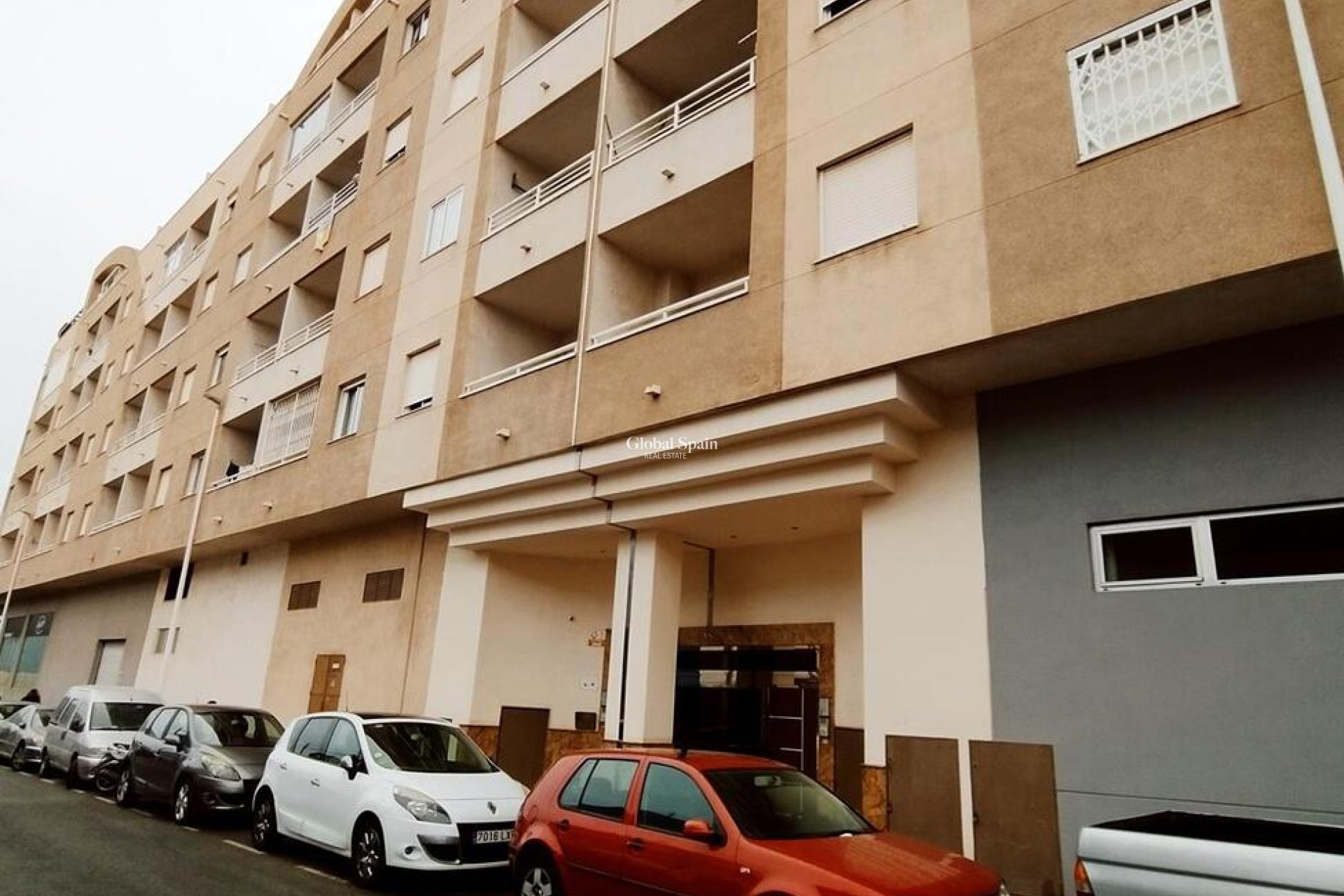Wederverkoop - APPARTEMENT -
TORREVIEJA - Torrevieja