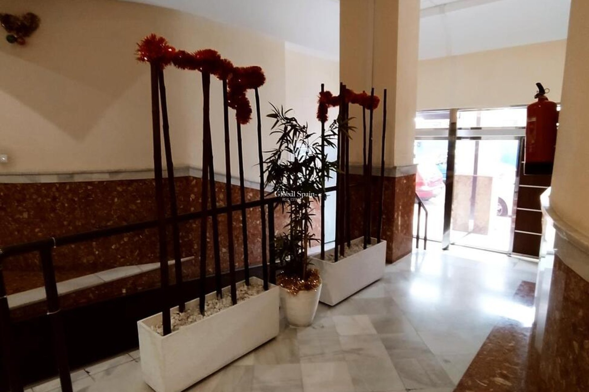 Wederverkoop - APPARTEMENT -
TORREVIEJA - Torrevieja