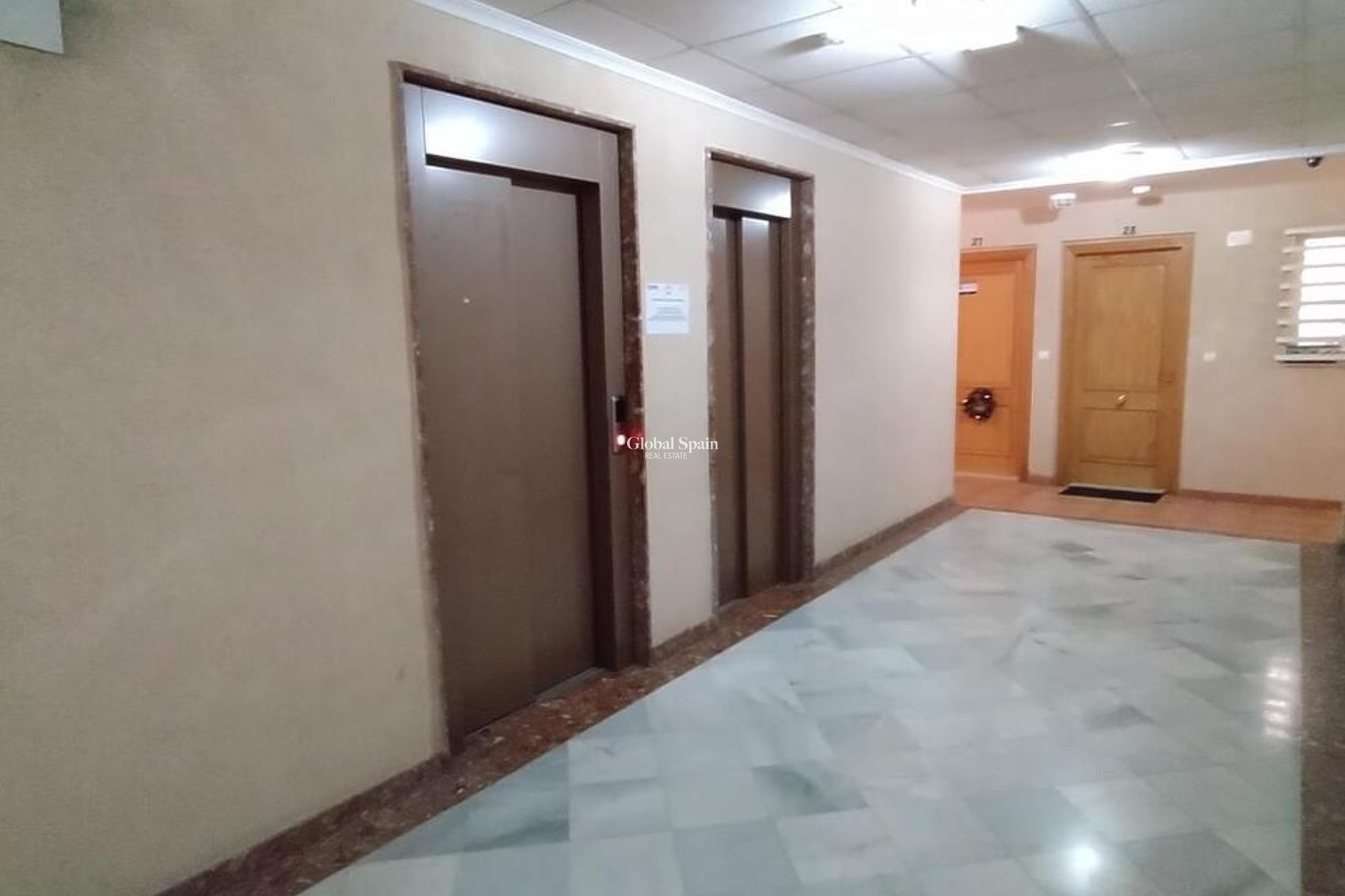 Wederverkoop - APPARTEMENT -
TORREVIEJA - Torrevieja