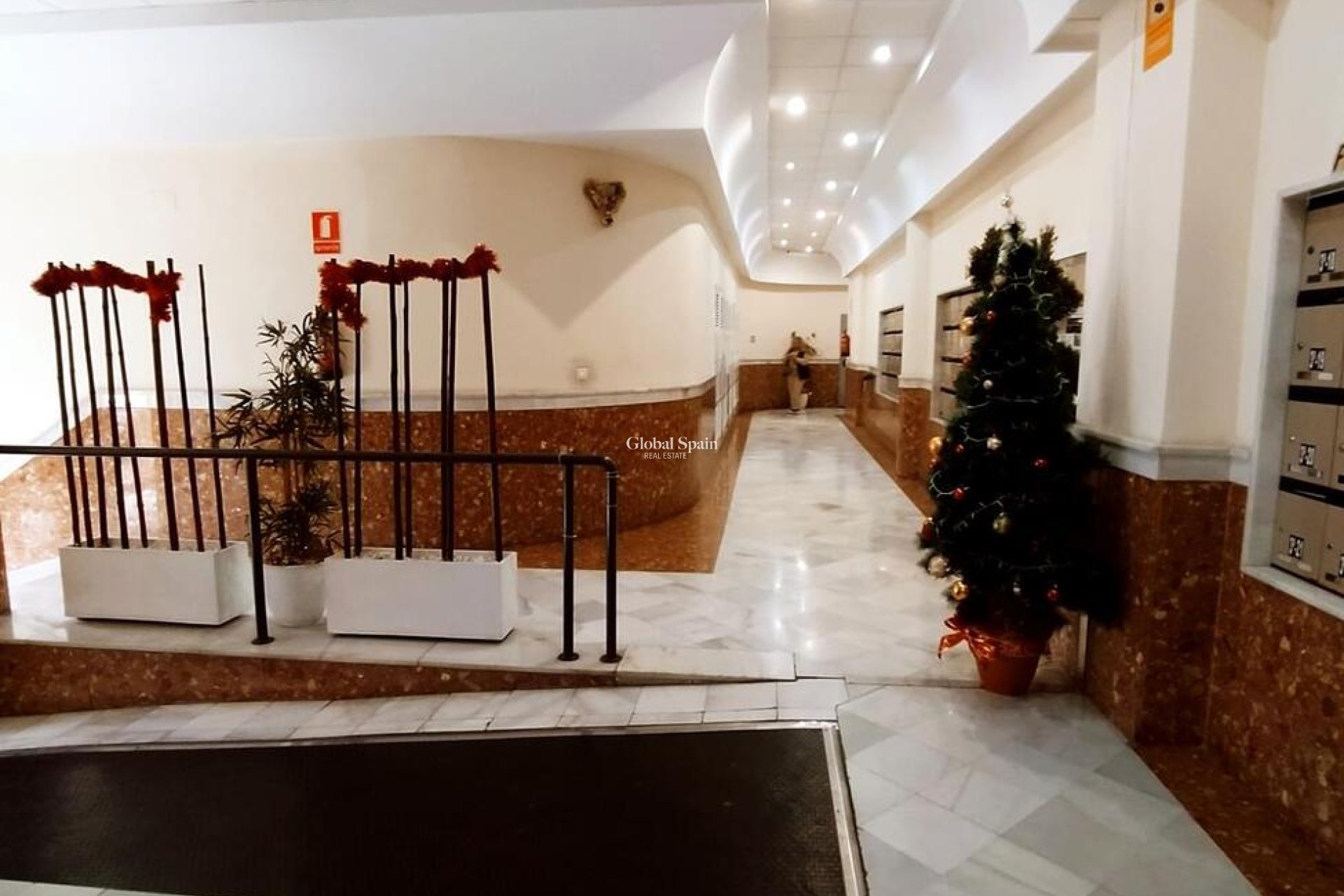 Wederverkoop - APPARTEMENT -
TORREVIEJA - Torrevieja