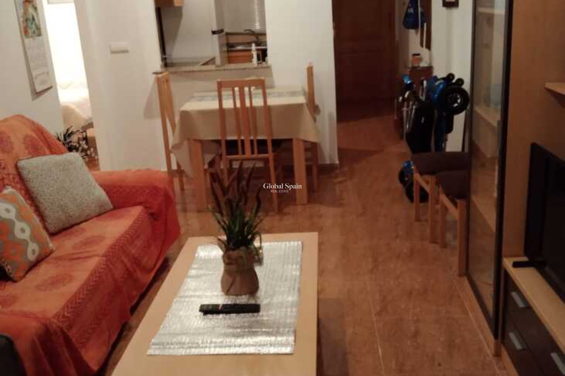 Wederverkoop - APPARTEMENT -
TORREVIEJA - Torrevieja