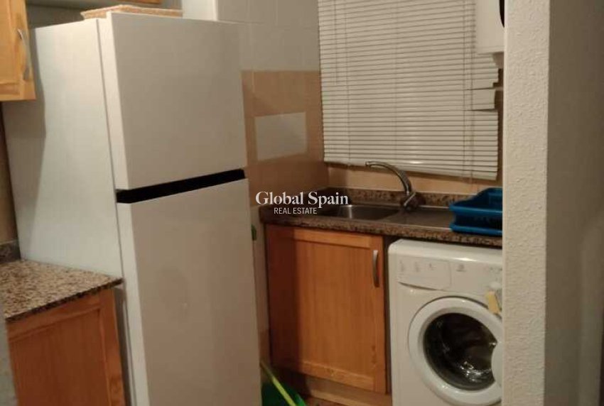 Wederverkoop - APPARTEMENT -
TORREVIEJA - Torrevieja