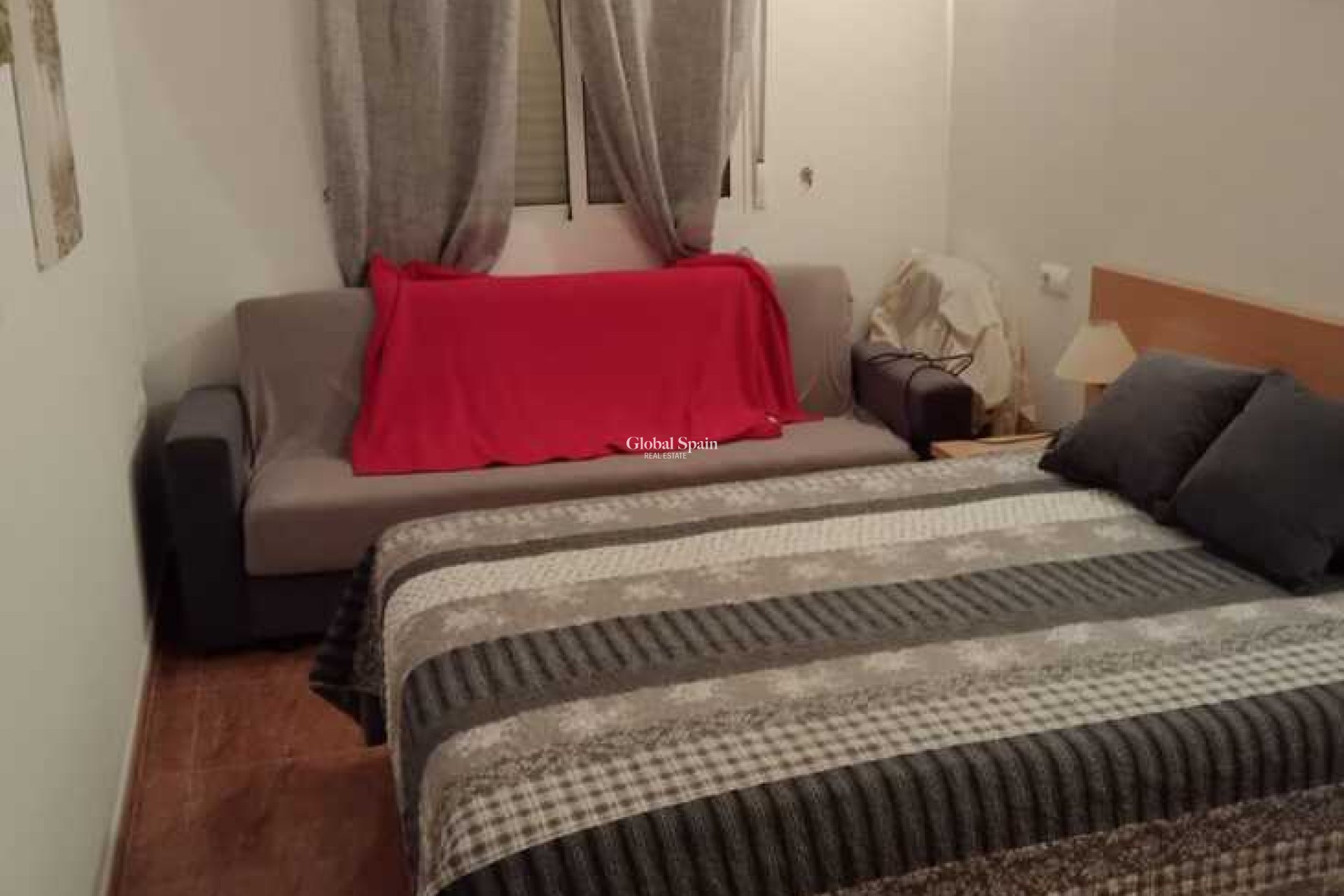 Wederverkoop - APPARTEMENT -
TORREVIEJA - Torrevieja