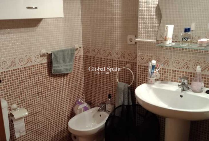 Wederverkoop - APPARTEMENT -
TORREVIEJA - Torrevieja