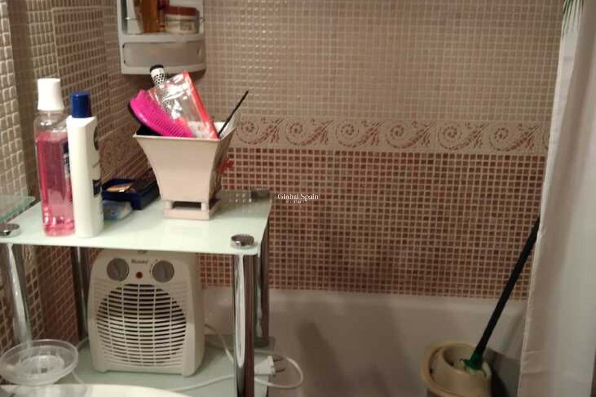 Wederverkoop - APPARTEMENT -
TORREVIEJA - Torrevieja