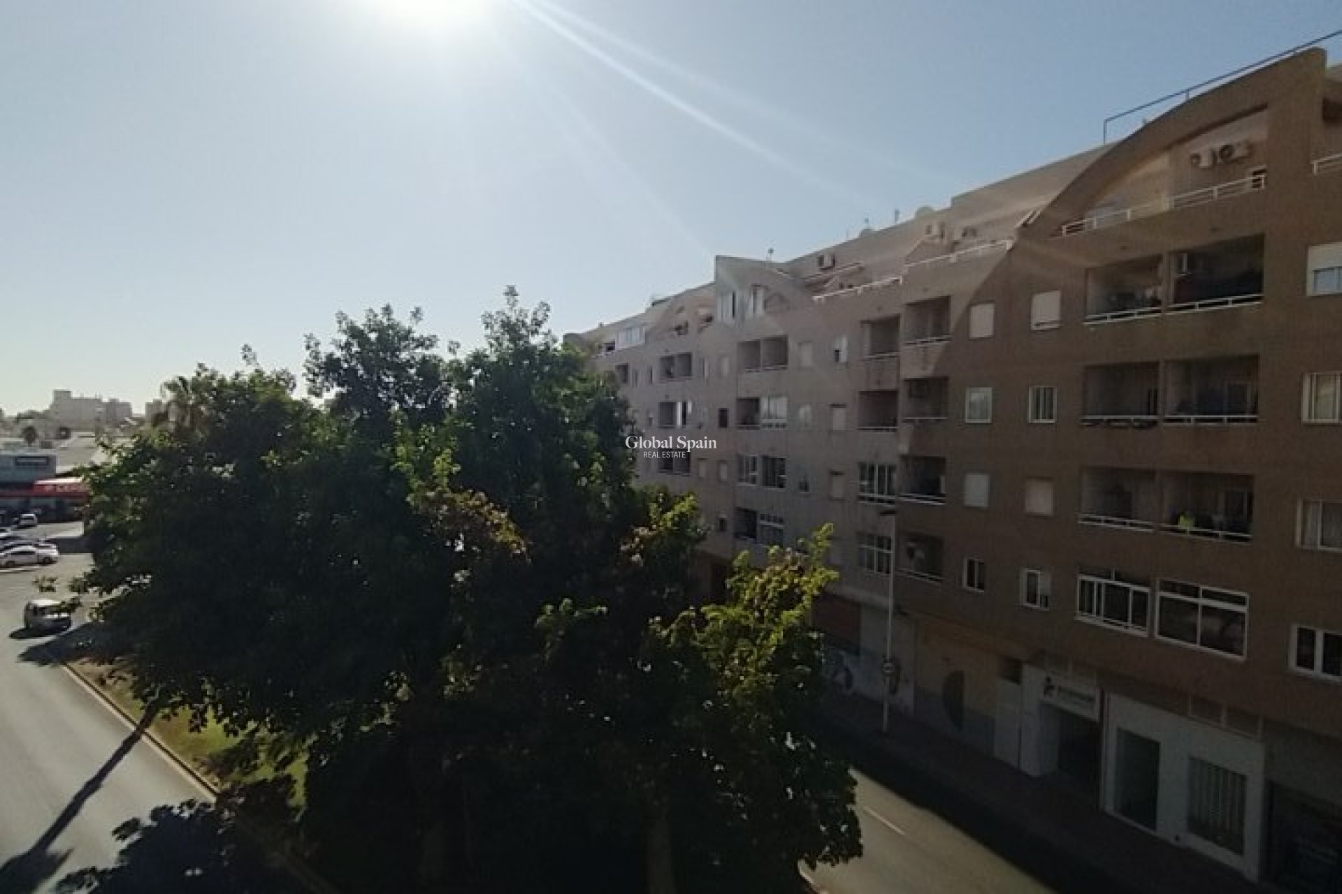 Wederverkoop - APPARTEMENT -
TORREVIEJA - Torrevieja