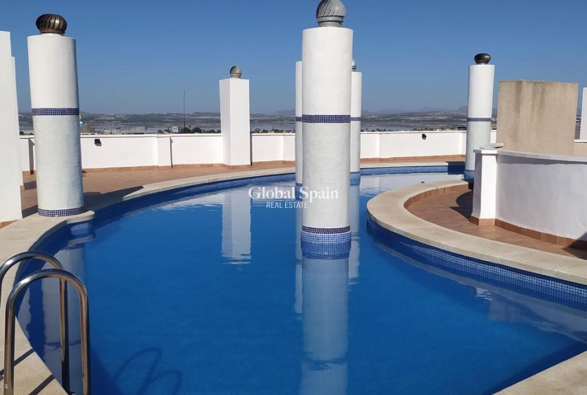 Wederverkoop - APPARTEMENT -
TORREVIEJA - Torrevieja