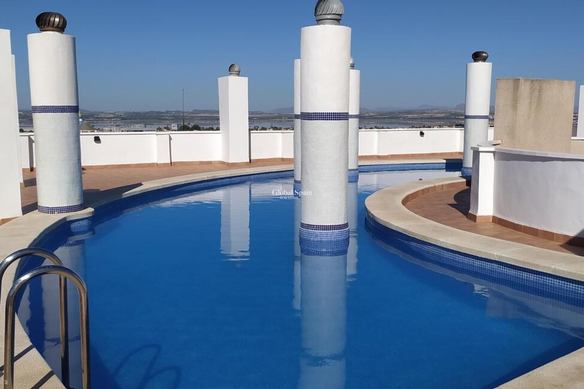Wederverkoop - APPARTEMENT -
TORREVIEJA - Torrevieja