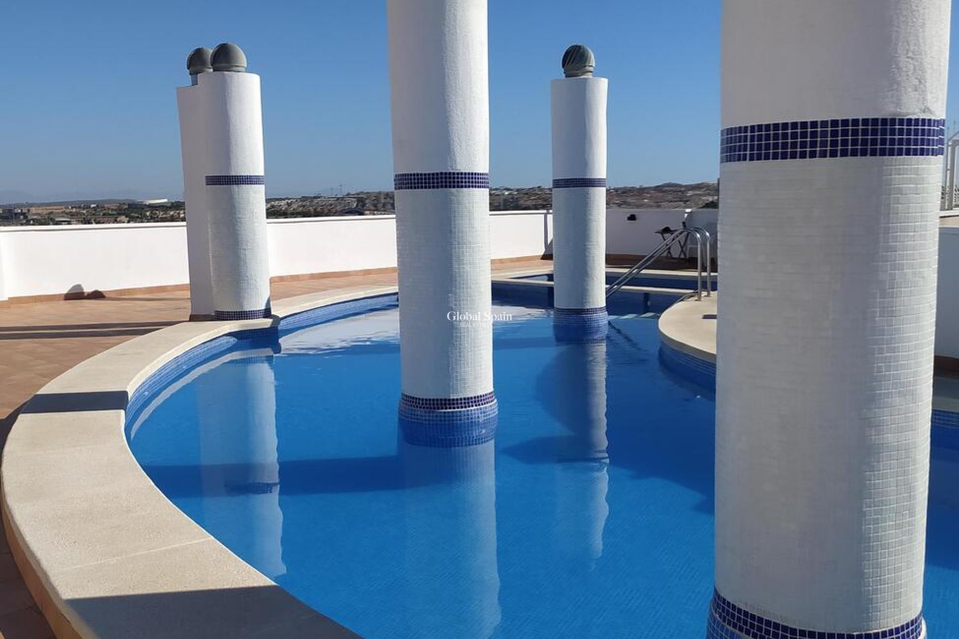 Wederverkoop - APPARTEMENT -
TORREVIEJA - Torrevieja