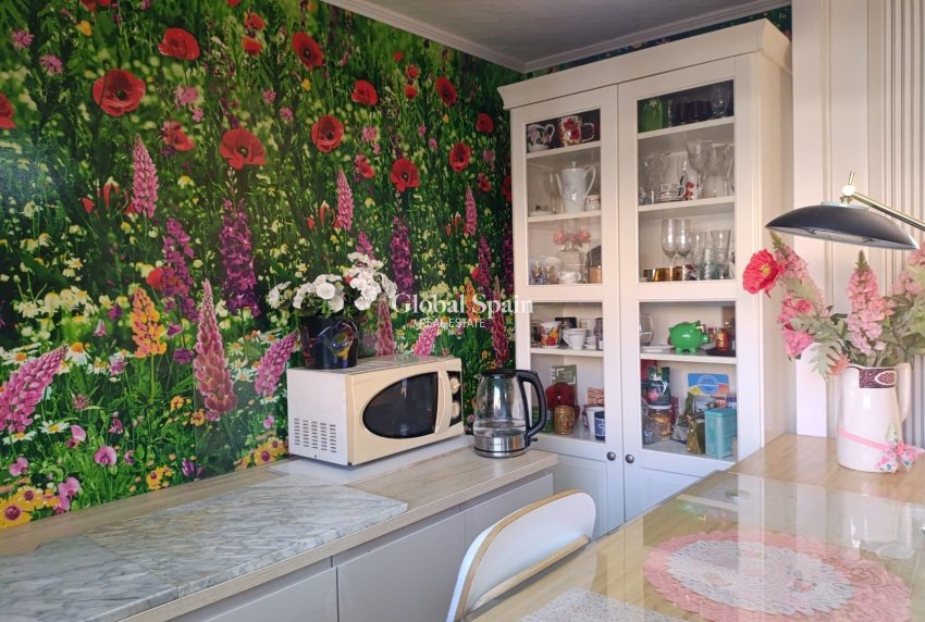 Wederverkoop - APPARTEMENT -
TORREVIEJA - Torrevieja