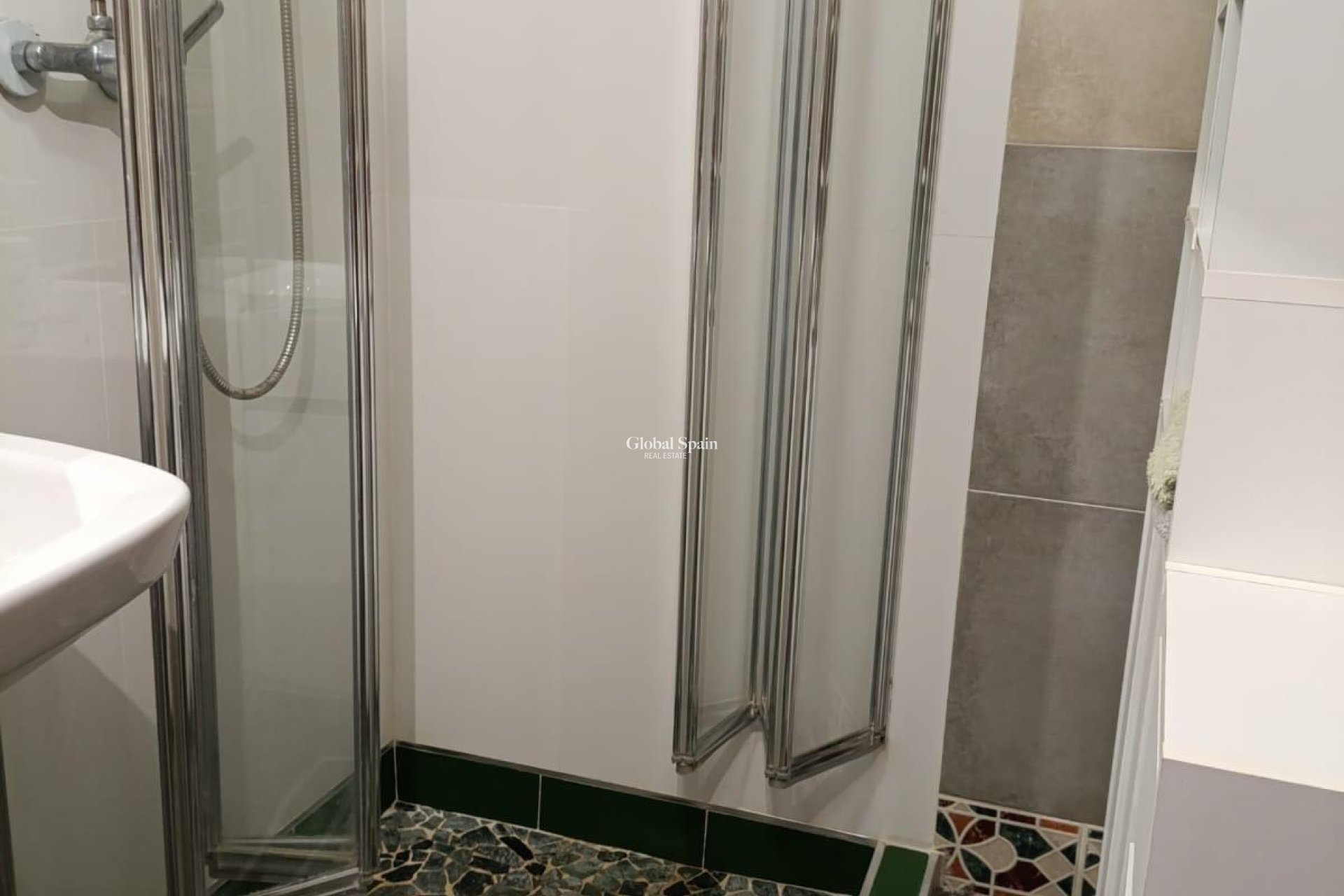 Wederverkoop - APPARTEMENT -
TORREVIEJA - Torrevieja