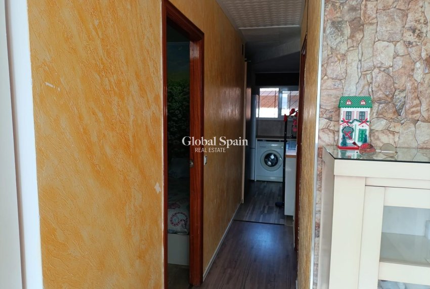 Wederverkoop - APPARTEMENT -
TORREVIEJA - Torrevieja