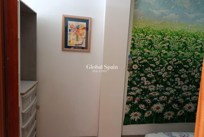 Wederverkoop - APPARTEMENT -
TORREVIEJA - Torrevieja