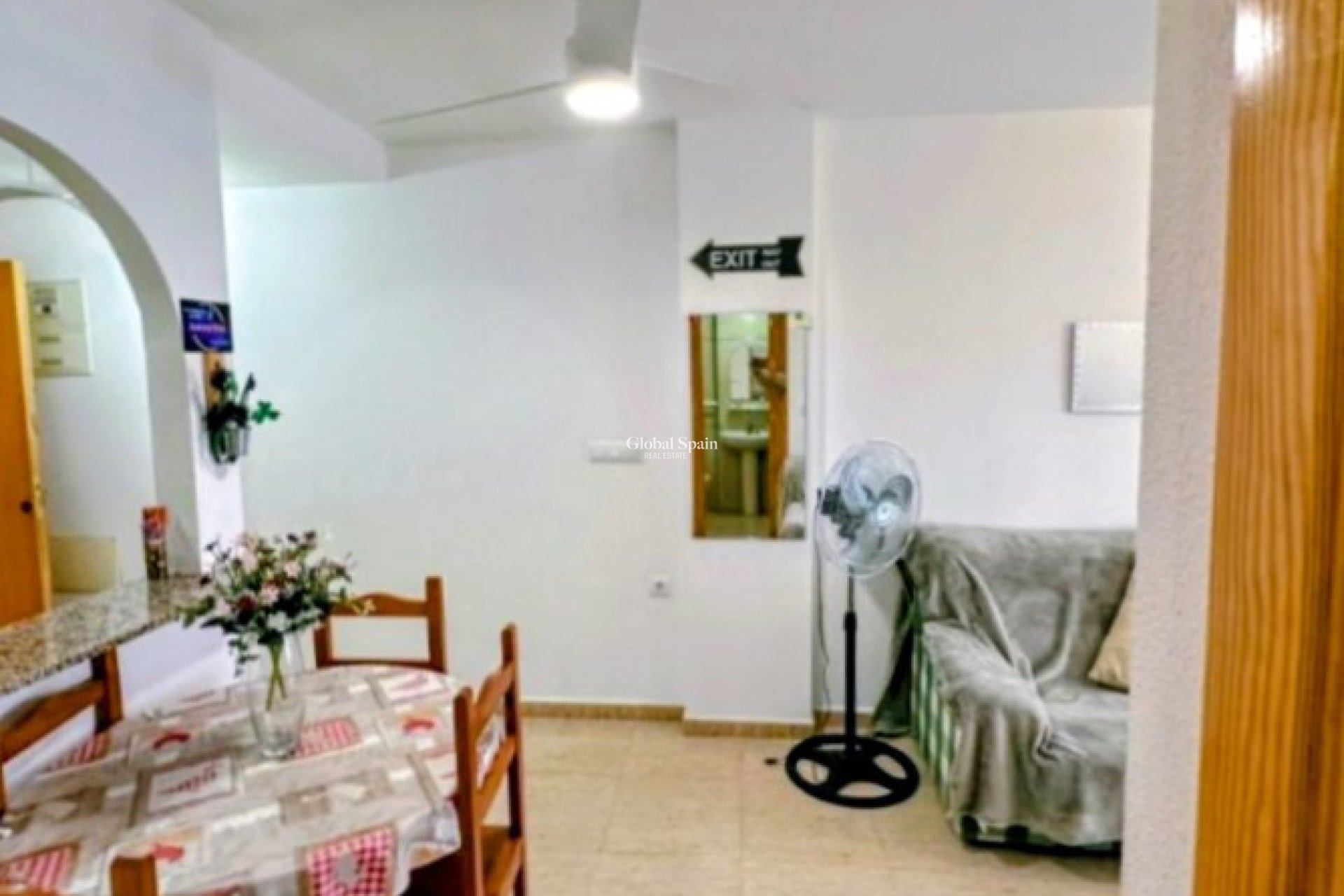 Wederverkoop - APPARTEMENT -
TORREVIEJA - Torrevieja