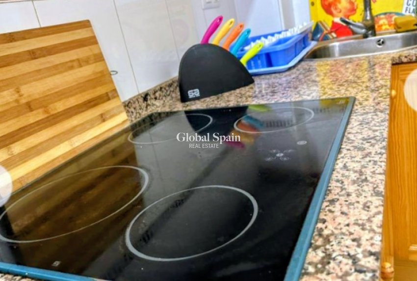 Wederverkoop - APPARTEMENT -
TORREVIEJA - Torrevieja