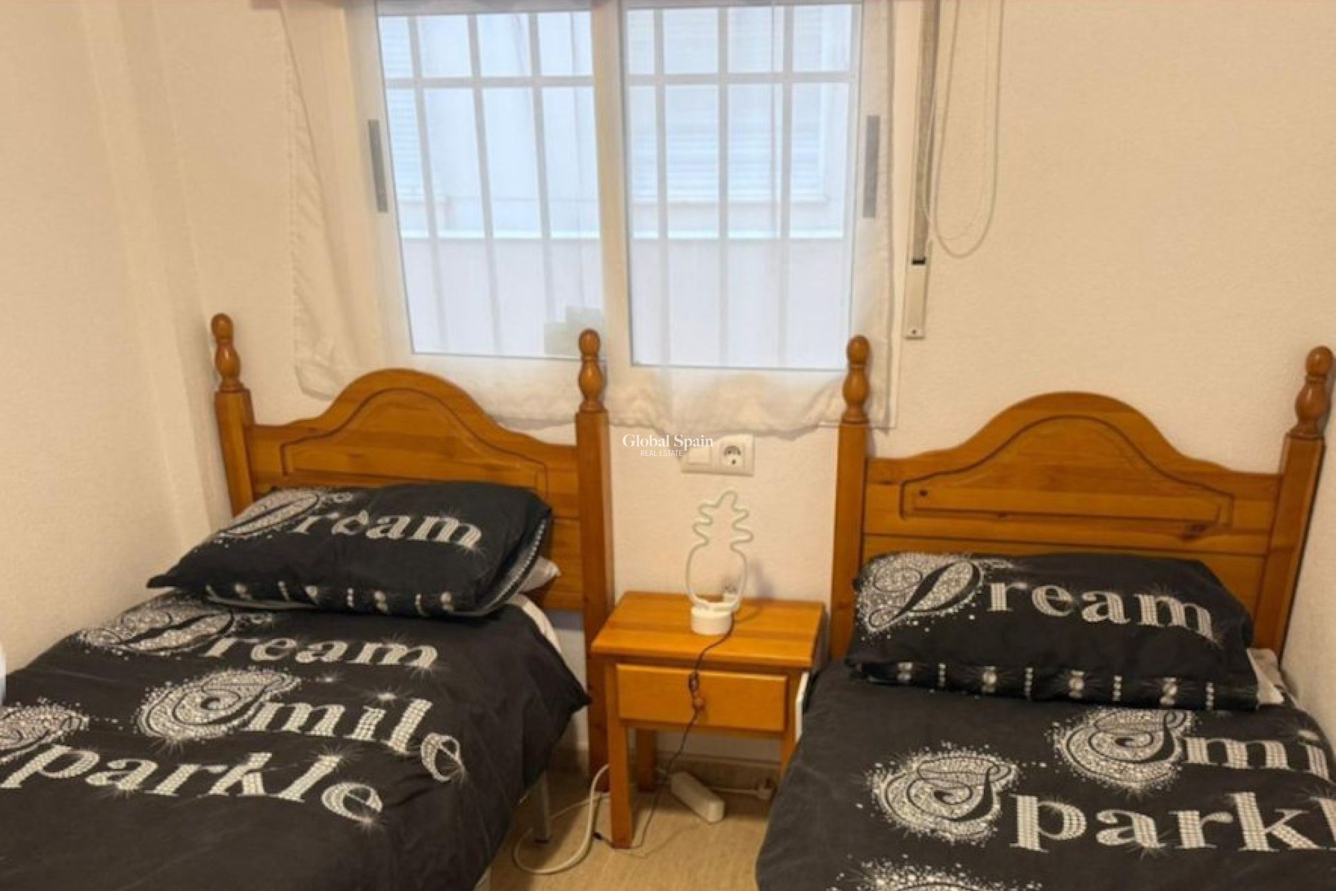 Wederverkoop - APPARTEMENT -
TORREVIEJA - Torrevieja