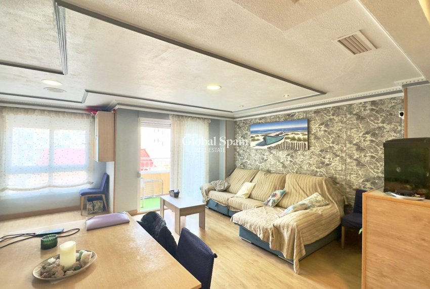 Wederverkoop - APPARTEMENT -
TORREVIEJA - Torrevieja