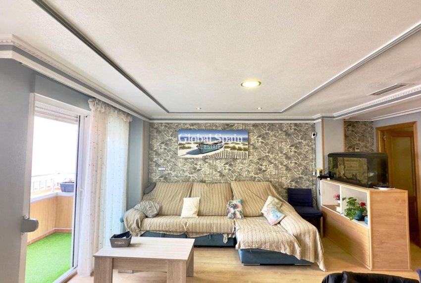 Wederverkoop - APPARTEMENT -
TORREVIEJA - Torrevieja