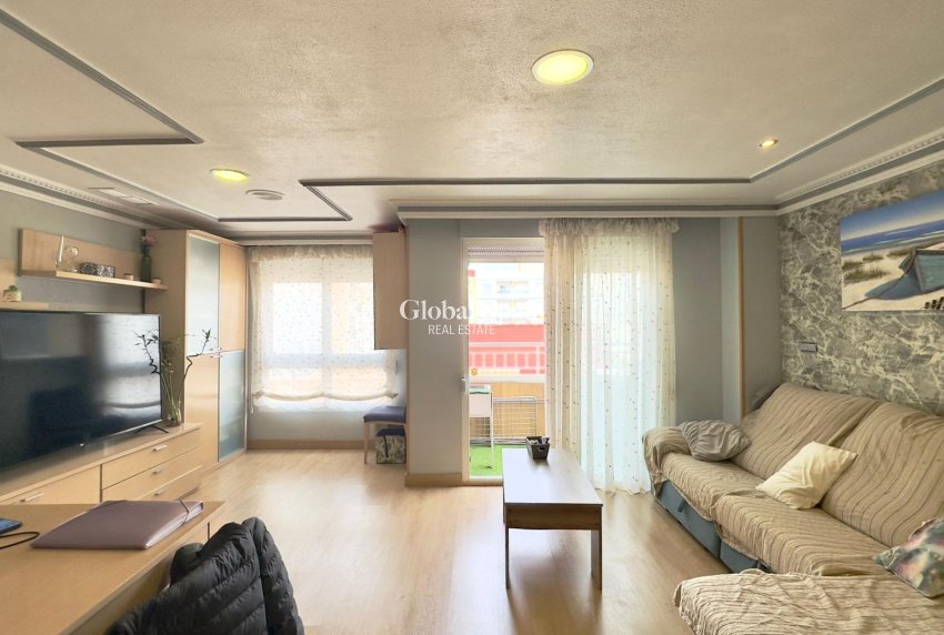 Wederverkoop - APPARTEMENT -
TORREVIEJA - Torrevieja