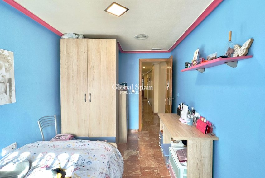 Wederverkoop - APPARTEMENT -
TORREVIEJA - Torrevieja