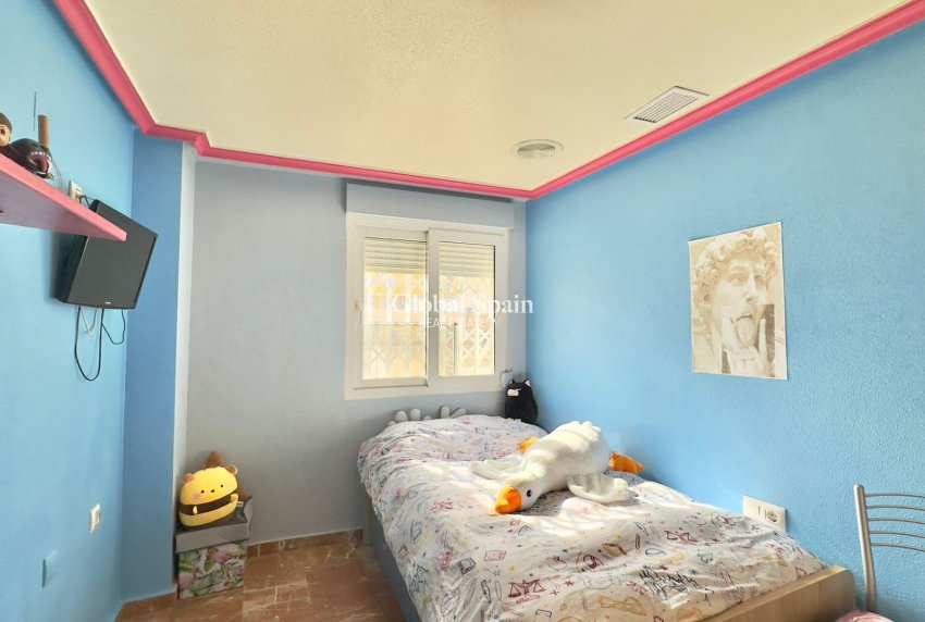 Wederverkoop - APPARTEMENT -
TORREVIEJA - Torrevieja