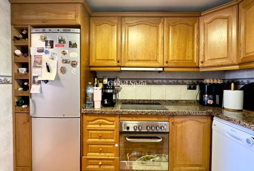 Wederverkoop - APPARTEMENT -
TORREVIEJA - Torrevieja