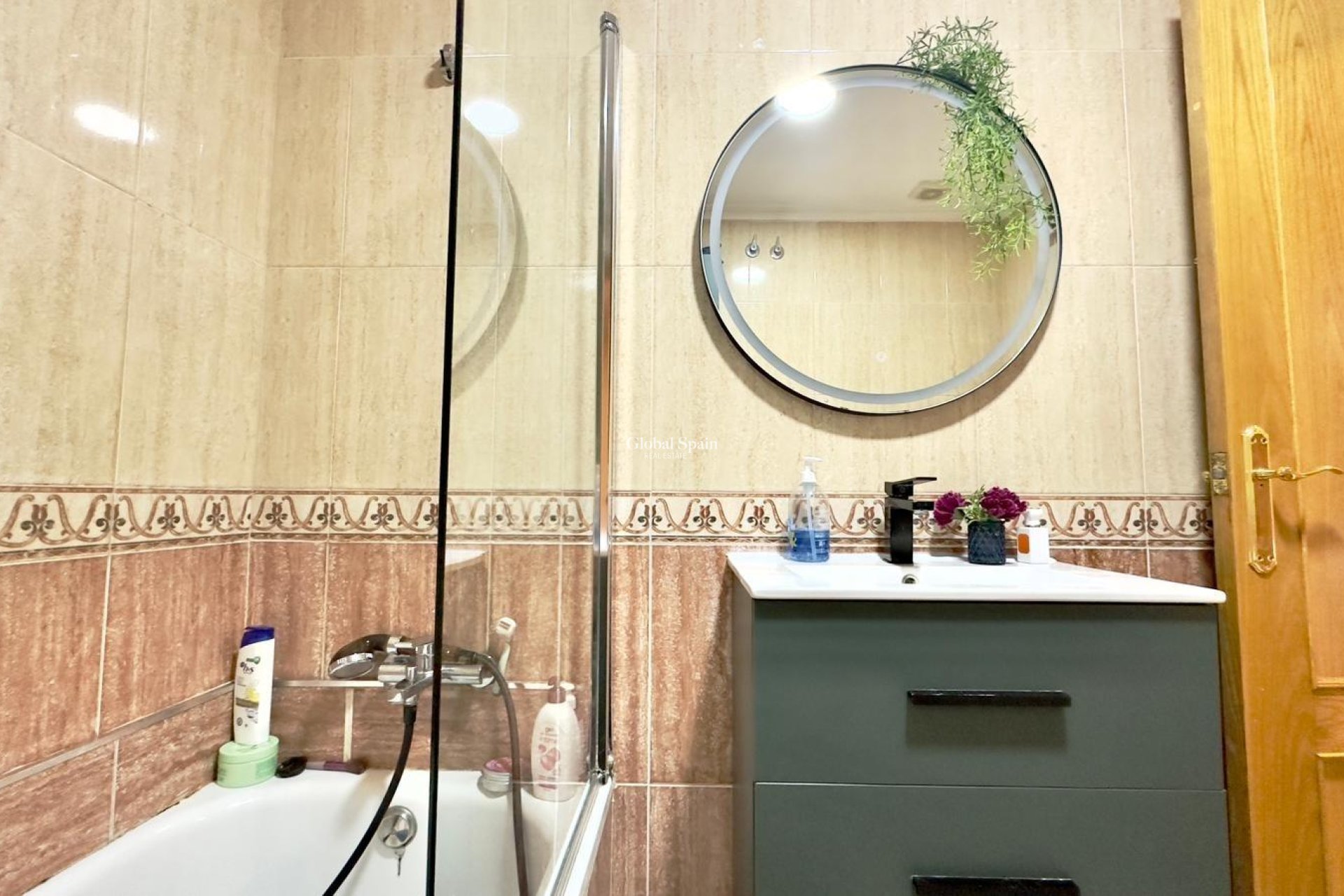 Wederverkoop - APPARTEMENT -
TORREVIEJA - Torrevieja