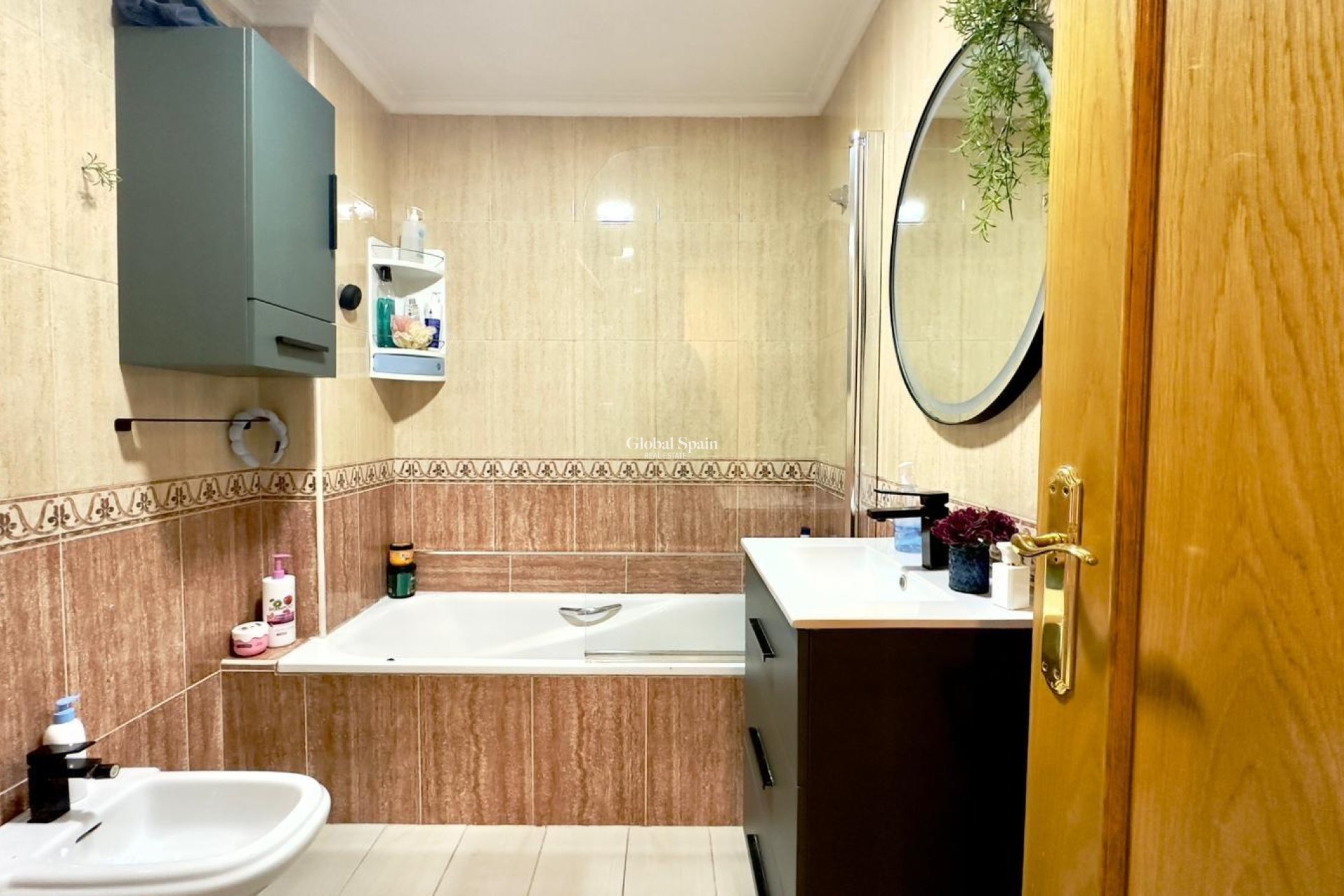 Wederverkoop - APPARTEMENT -
TORREVIEJA - Torrevieja