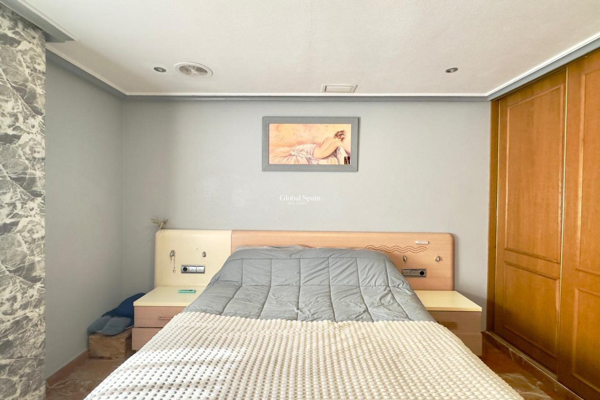 Wederverkoop - APPARTEMENT -
TORREVIEJA - Torrevieja