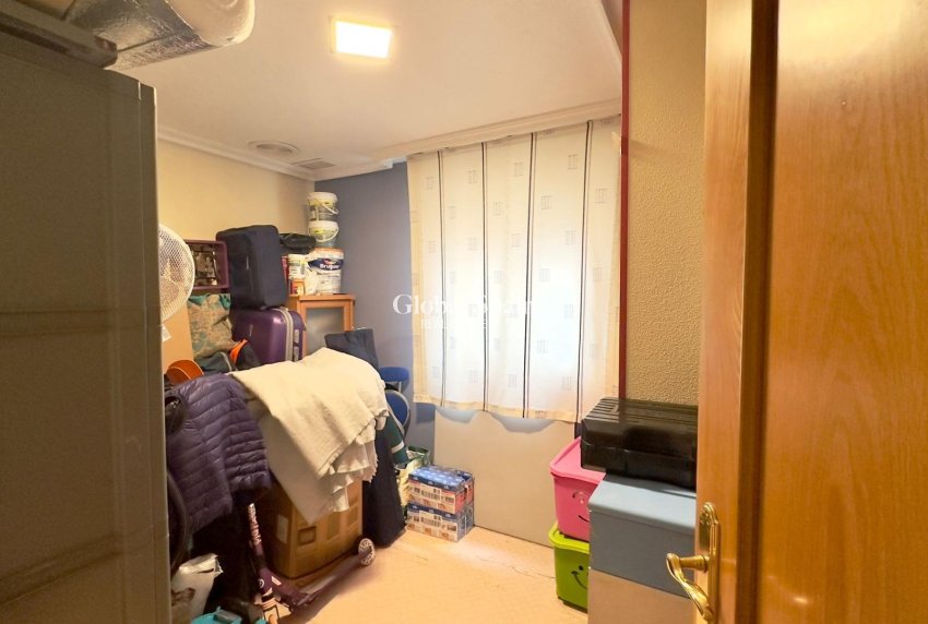 Wederverkoop - APPARTEMENT -
TORREVIEJA - Torrevieja