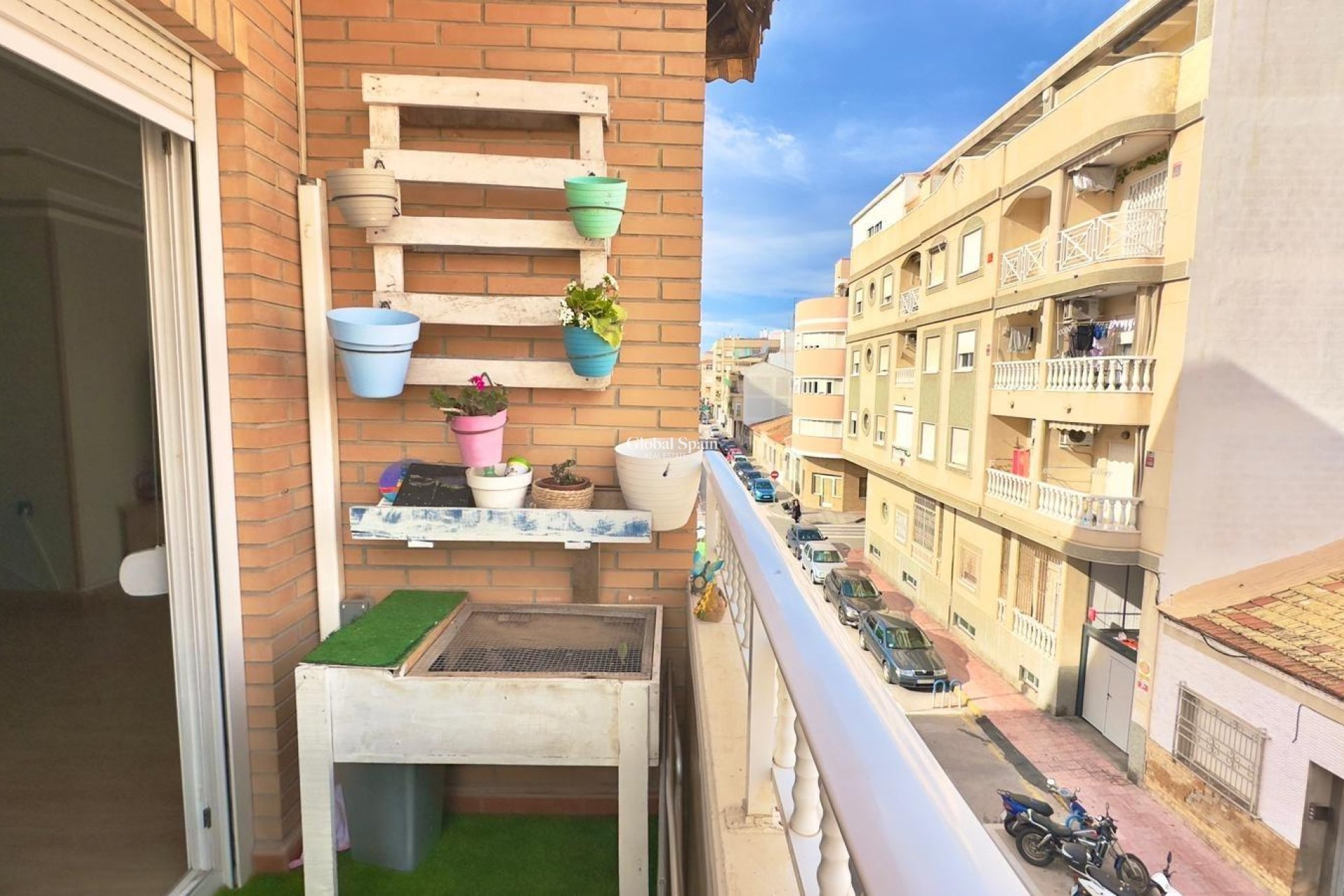 Wederverkoop - APPARTEMENT -
TORREVIEJA - Torrevieja