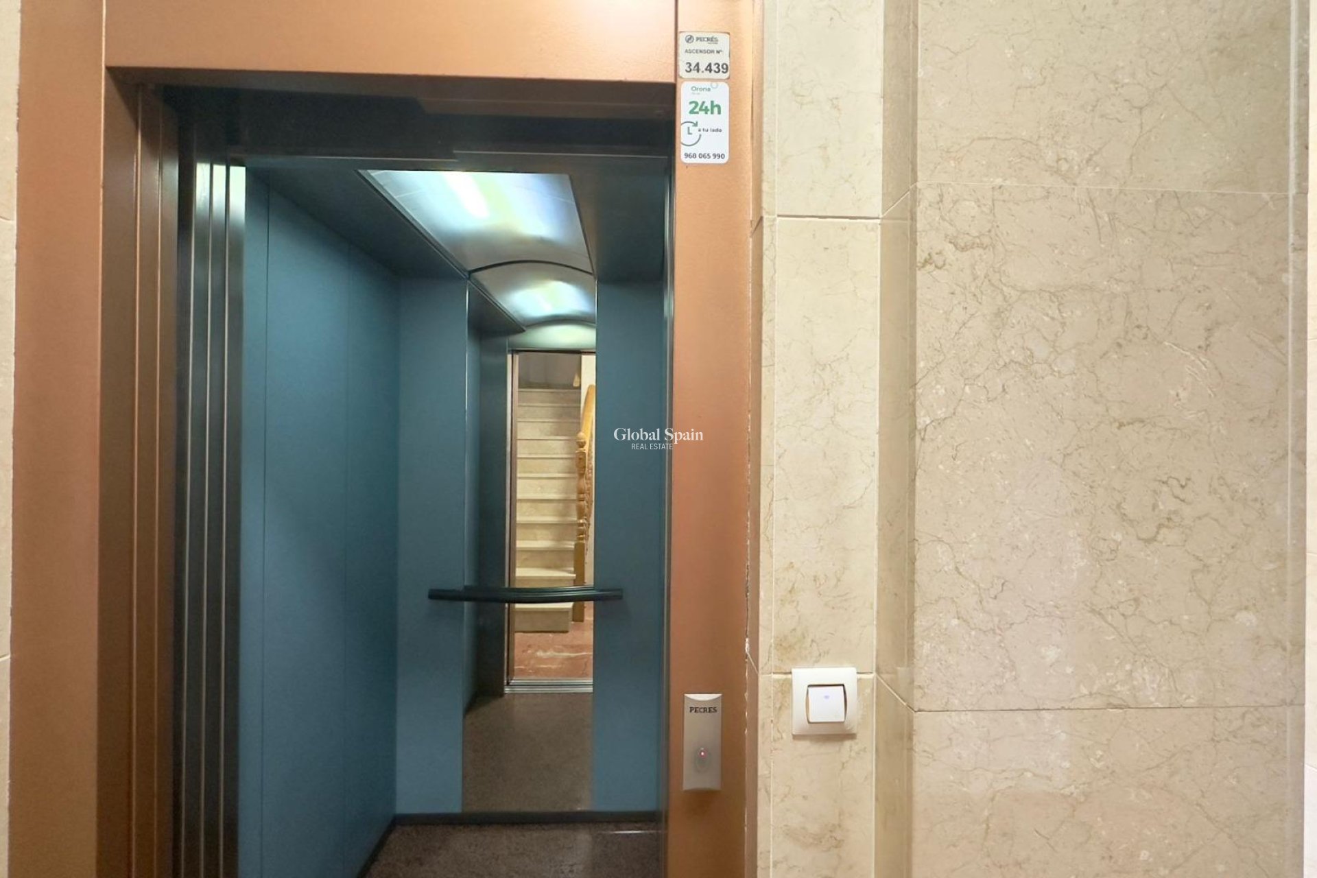 Wederverkoop - APPARTEMENT -
TORREVIEJA - Torrevieja