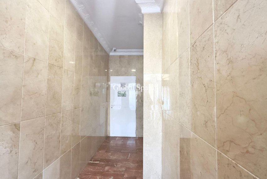 Wederverkoop - APPARTEMENT -
TORREVIEJA - Torrevieja