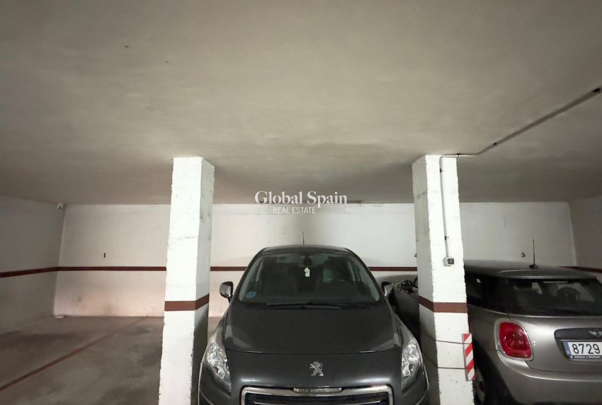 Wederverkoop - APPARTEMENT -
TORREVIEJA - Torrevieja