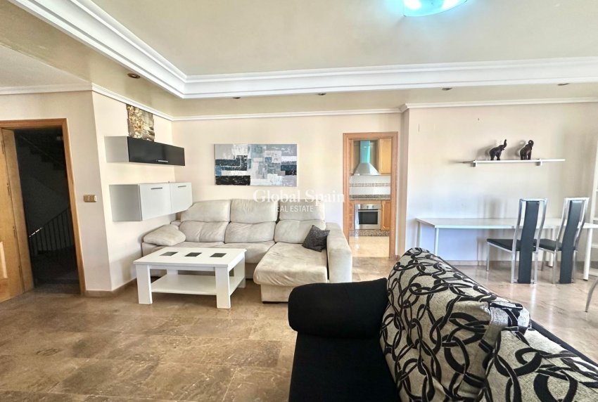 Wederverkoop - APPARTEMENT -
TORREVIEJA - Torrevieja