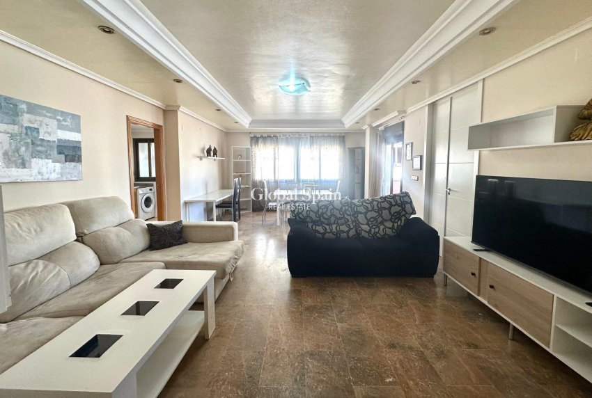 Wederverkoop - APPARTEMENT -
TORREVIEJA - Torrevieja