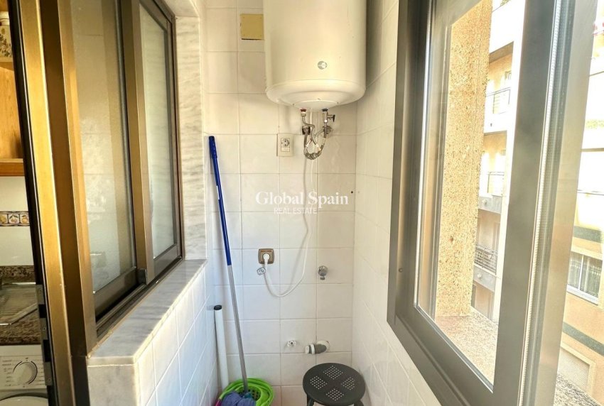 Wederverkoop - APPARTEMENT -
TORREVIEJA - Torrevieja